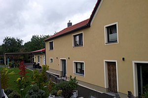 Wärmedämmputz und Fassadengestaltung an EFH in Gemeinde Hochkirch